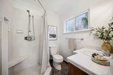 Bath - 3 Longfellow Rd, Mill Valley, CA 94941 photo 4 of 5