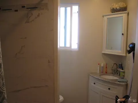 Bath - 1418 B St, Napa, CA 94559 photo 2 of 6