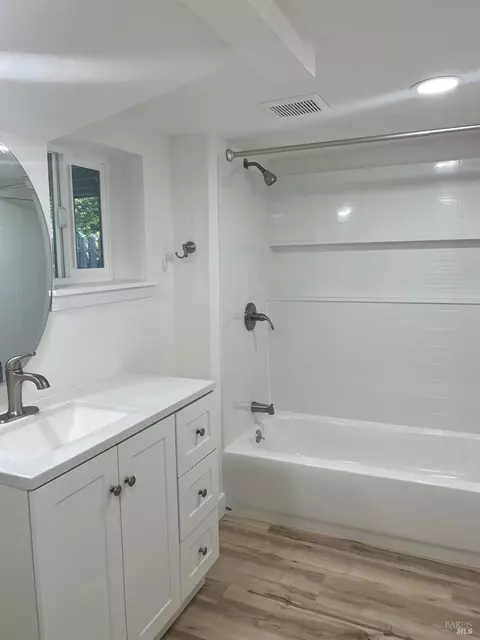 Bath - 1418 B St, Napa, CA 94559 photo 1 of 6