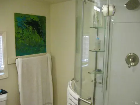 Bath - 1418 B St, Napa, CA 94559 photo 4 of 6