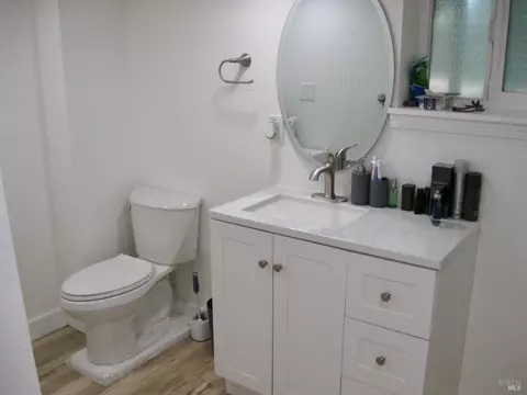 Bath - 1418 B St, Napa, CA 94559 photo 5 of 6