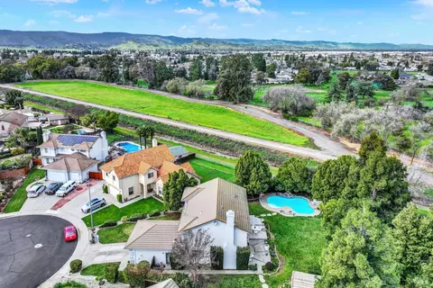 325 Fieldstone Ct, Vacaville, CA 95687