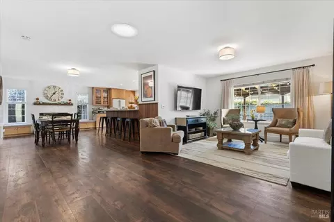 422 Terrace Blvd, Healdsburg, CA 95448