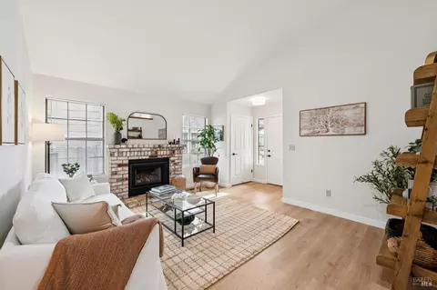1215 Herbazal St, Sonoma, CA 95476