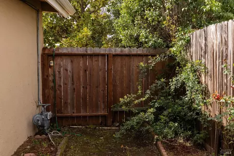 Exterior - 1500 Harrison St, Fairfield, CA 94533 photo 6 of 9