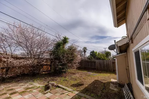 Exterior - 1500 Harrison St, Fairfield, CA 94533 photo 5 of 9