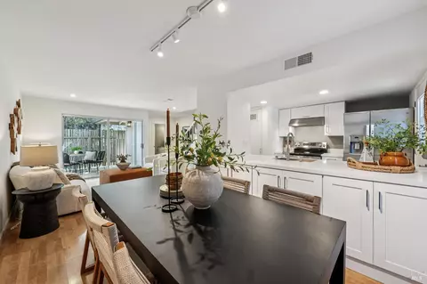 24 Roundtree Blvd, San Rafael, CA 94903