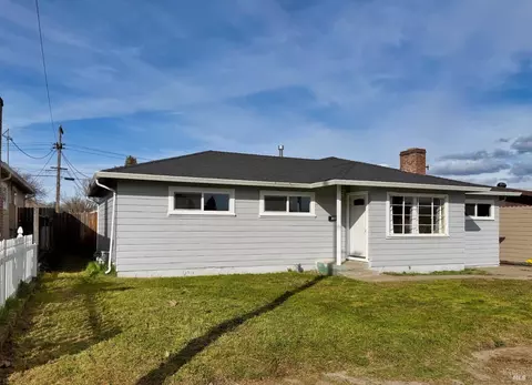 104 Thompson Ave, Ukiah, CA 95482