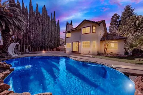 Exterior - 155 Fallen Leaf Dr, Vacaville, CA 95687 photo 4 of 16