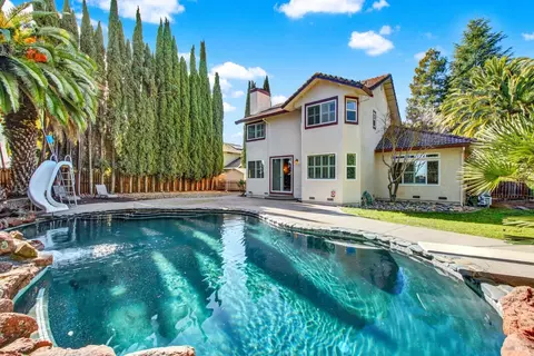 Exterior - 155 Fallen Leaf Dr, Vacaville, CA 95687 photo 3 of 16