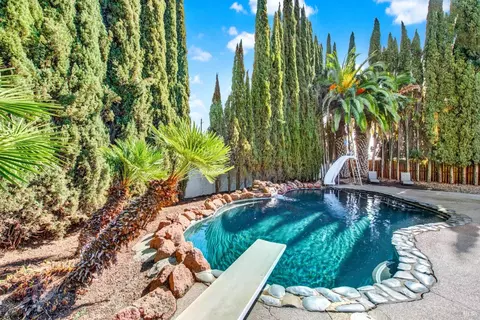 Exterior - 155 Fallen Leaf Dr, Vacaville, CA 95687 photo 5 of 16