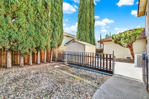 Exterior - 155 Fallen Leaf Dr, Vacaville, CA 95687 photo 14 of 16