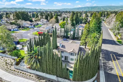 View/Area - 155 Fallen Leaf Dr, Vacaville, CA 95687 photo 2 of 4
