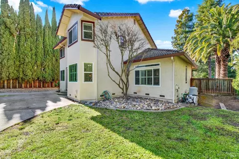 Exterior - 155 Fallen Leaf Dr, Vacaville, CA 95687 photo 7 of 16