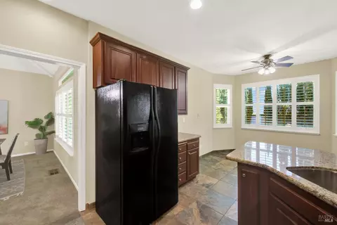Kitchen - 155 Fallen Leaf Dr, Vacaville, CA 95687 photo 2 of 8