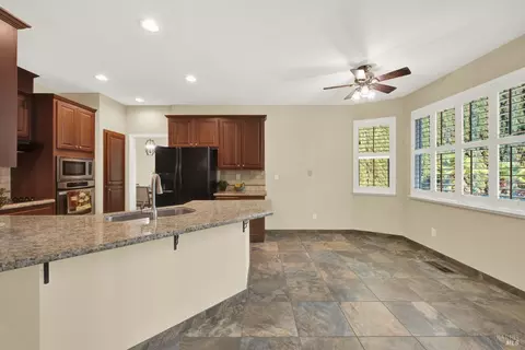 Kitchen - 155 Fallen Leaf Dr, Vacaville, CA 95687 photo 6 of 8
