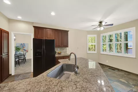 Kitchen - 155 Fallen Leaf Dr, Vacaville, CA 95687 photo 4 of 8