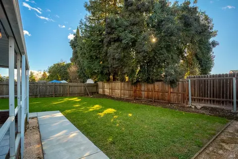 Exterior - 715 Priddy Dr, Dixon, CA 95620 photo 7 of 10