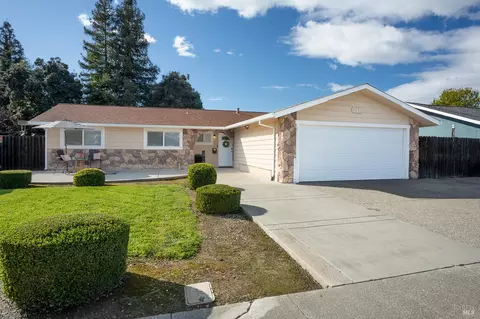 715 Priddy Dr, Dixon, CA 95620