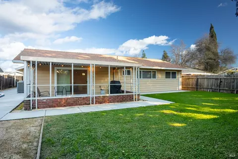 Exterior - 715 Priddy Dr, Dixon, CA 95620 photo 8 of 10