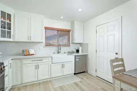 Kitchen - 715 Priddy Dr, Dixon, CA 95620 photo 4 of 4