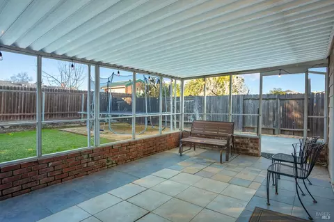 Exterior - 715 Priddy Dr, Dixon, CA 95620 photo 4 of 10