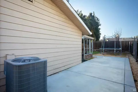 Exterior - 715 Priddy Dr, Dixon, CA 95620 photo 10 of 10