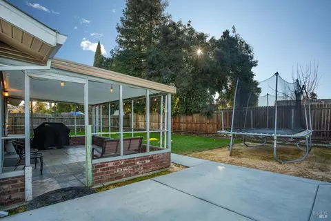 Exterior - 715 Priddy Dr, Dixon, CA 95620 photo 9 of 10