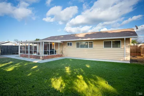 Exterior - 715 Priddy Dr, Dixon, CA 95620 photo 5 of 10