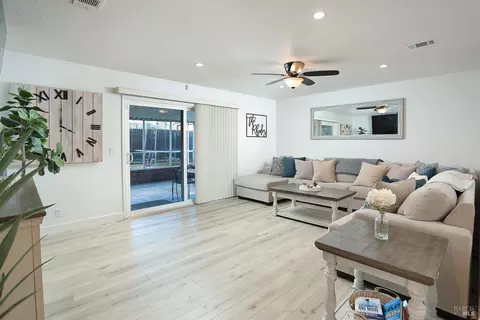 Living - 715 Priddy Dr, Dixon, CA 95620 photo 1 of 3