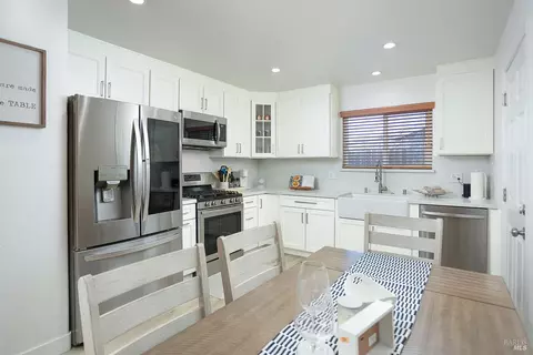 Kitchen - 715 Priddy Dr, Dixon, CA 95620 photo 3 of 4