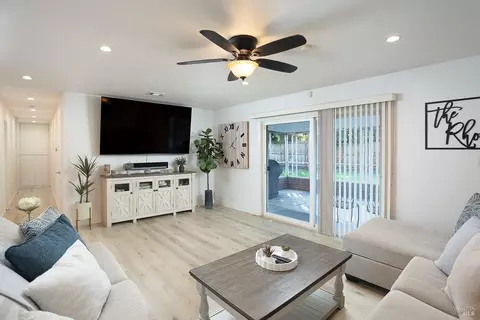 Living - 715 Priddy Dr, Dixon, CA 95620 photo 3 of 3