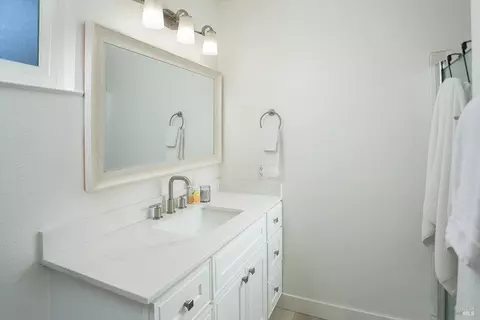 Bath - 715 Priddy Dr, Dixon, CA 95620 photo 4 of 4