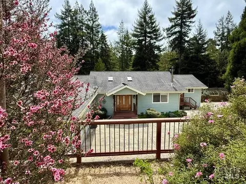 18920 Timberpointe Dr, Fort Bragg, CA 95437