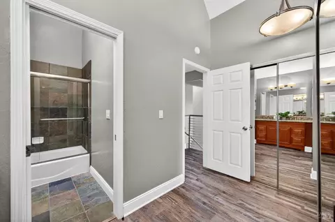 Entry Way - 195 E B St, Benicia, CA 94510 photo 5 of 6