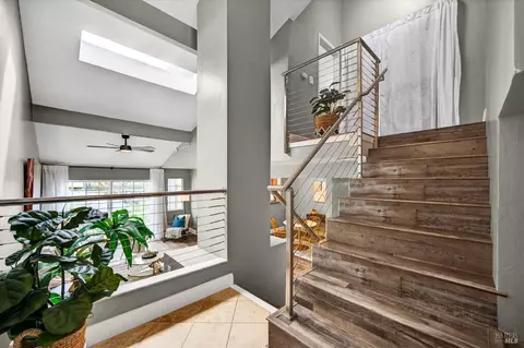 Entry Way - 195 E B St, Benicia, CA 94510 photo 4 of 6