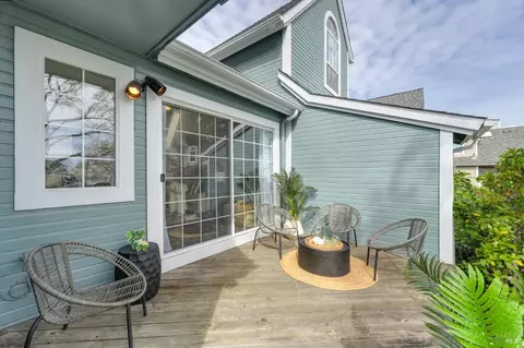 Exterior - 195 E B St, Benicia, CA 94510 photo 2 of 8