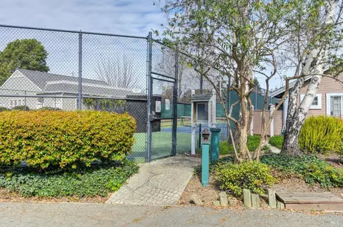 Exterior - 195 E B St, Benicia, CA 94510 photo 5 of 8