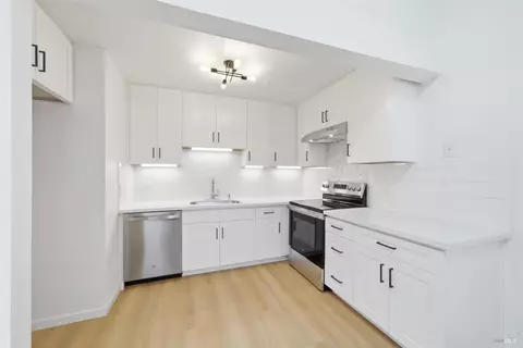 Kitchen - 850 E Cotati Ave #11, Cotati, CA 94931 photo 4 of 7