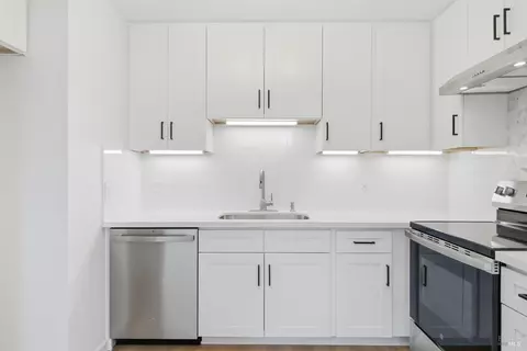 Kitchen - 850 E Cotati Ave #11, Cotati, CA 94931 photo 5 of 7