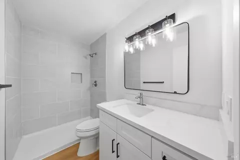 Bath - 850 E Cotati Ave #11, Cotati, CA 94931 photo 3 of 4