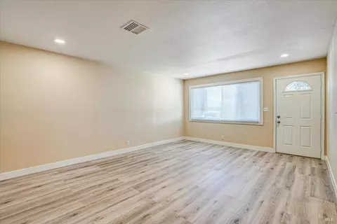 452 Wilshire Ave, Vallejo, CA 94591 photo 3