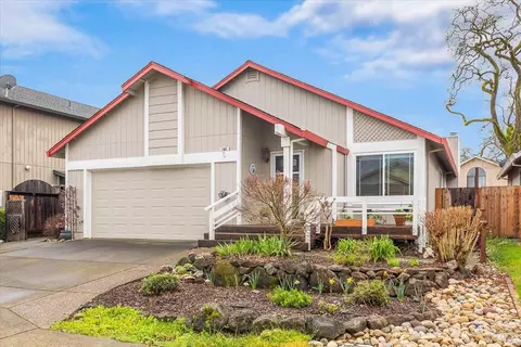 106 Cricket Ct, Windsor, CA 95492