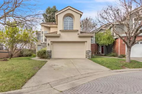 16 Arrowhead Ct, Petaluma, CA 94954