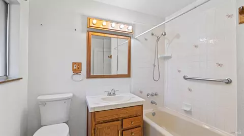 Bath - 324 Hamilton Dr, Fairfield, CA 94533 photo 1 of 1