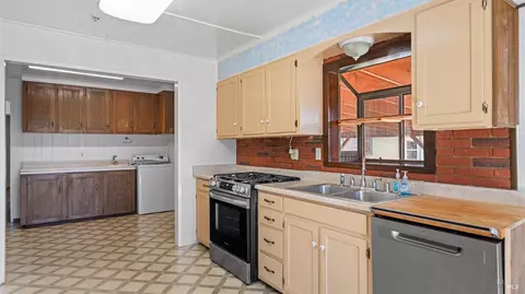 Kitchen - 324 Hamilton Dr, Fairfield, CA 94533 photo 3 of 4