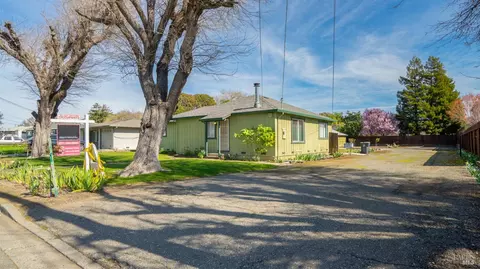 Exterior - 324 Hamilton Dr, Fairfield, CA 94533 photo 3 of 10