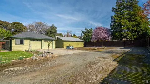 Exterior - 324 Hamilton Dr, Fairfield, CA 94533 photo 9 of 10