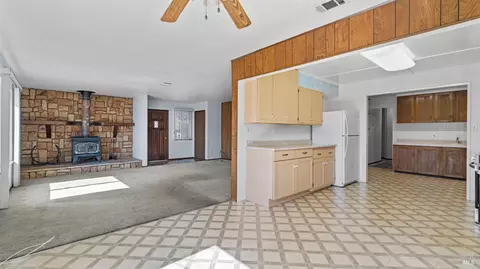 Living - 324 Hamilton Dr, Fairfield, CA 94533 photo 4 of 4