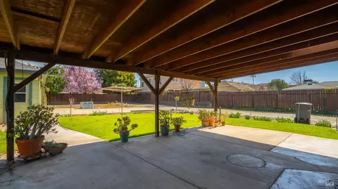 Exterior - 324 Hamilton Dr, Fairfield, CA 94533 photo 8 of 10